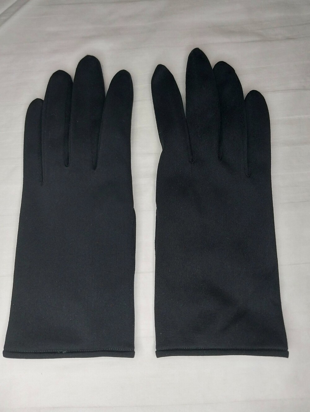 Vintage Black poly blend short gloves button at wrist